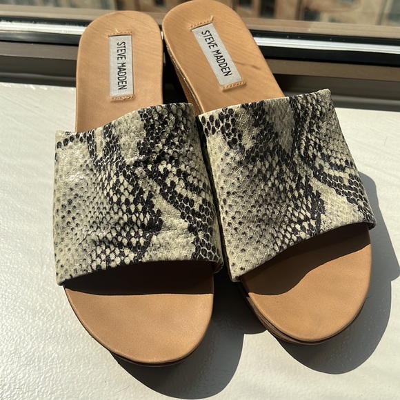 Steve Madden platform slides - Picture 2 of 5